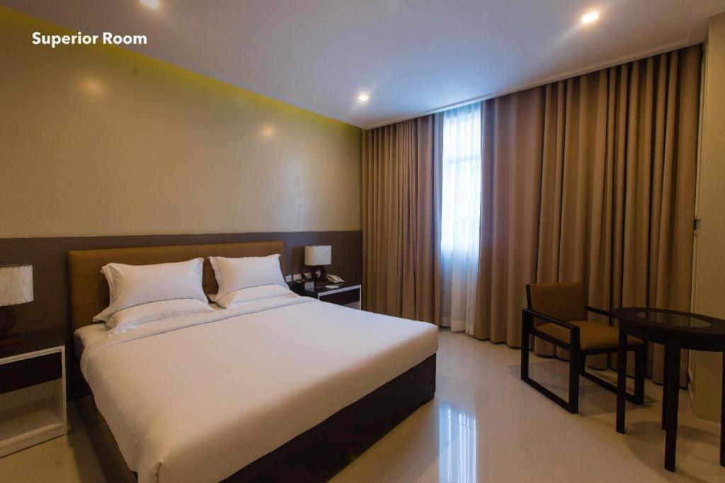 Iloilo Gateway Hotel And Suites Pavia Exterior photo
