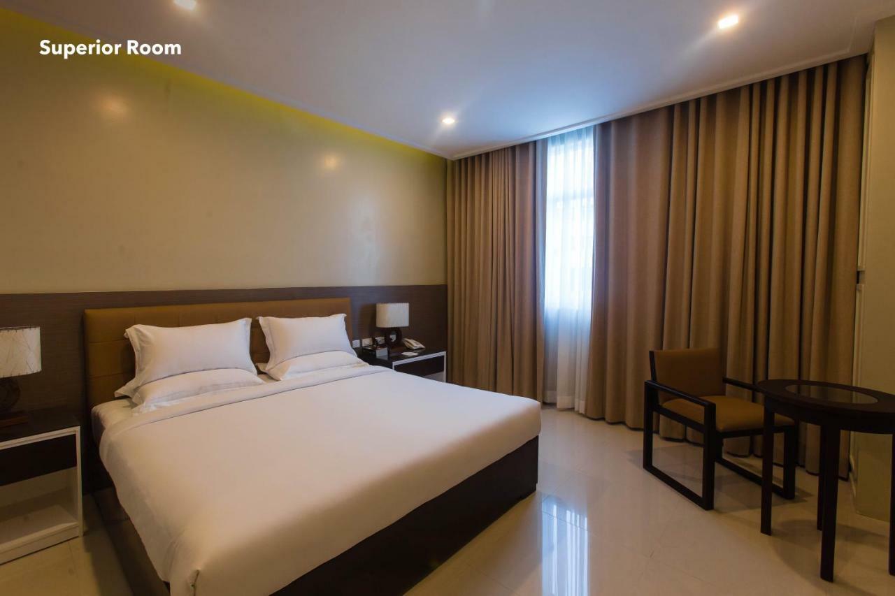 Iloilo Gateway Hotel And Suites Pavia Exterior photo