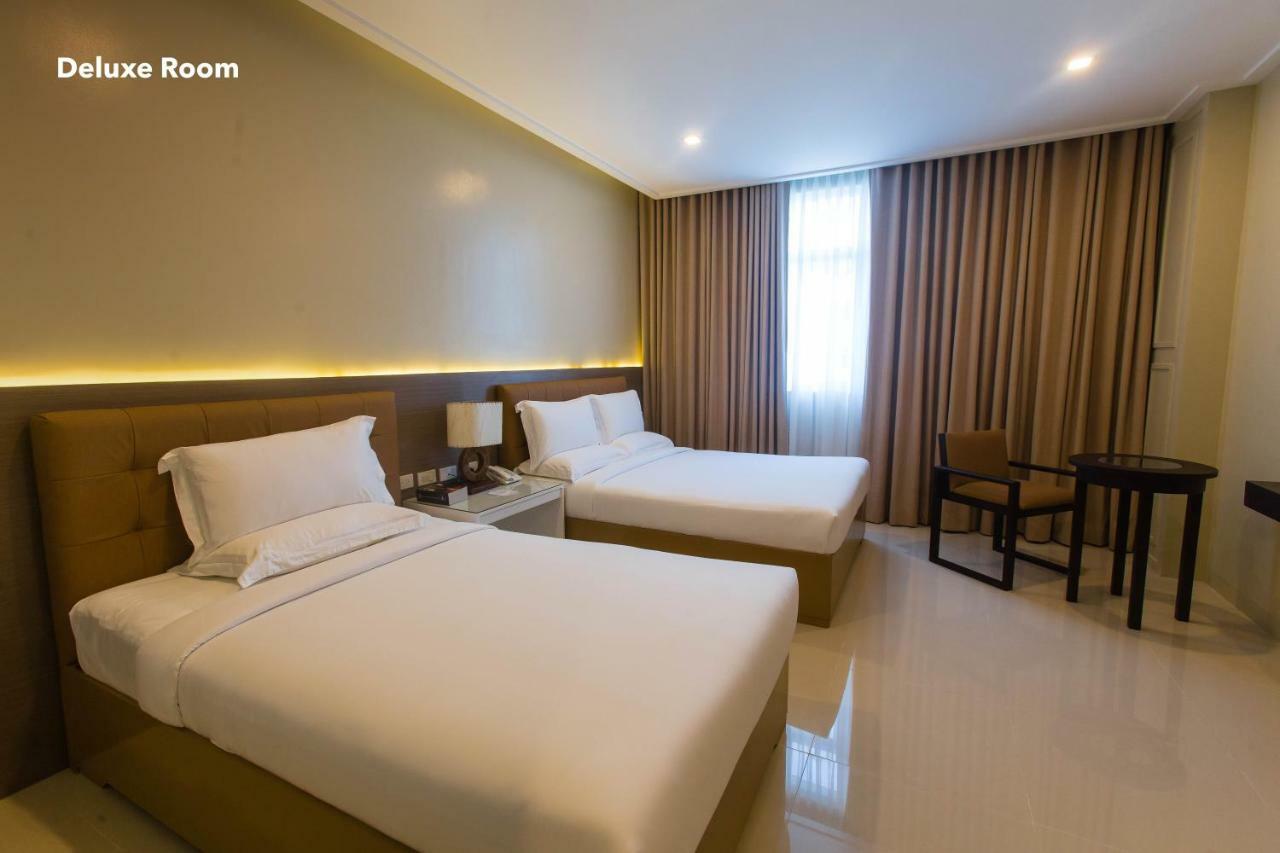 Iloilo Gateway Hotel And Suites Pavia Exterior photo